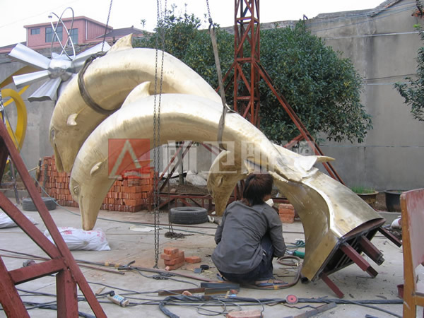 马山圣园：《海豚》