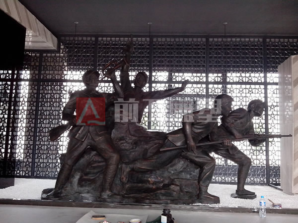 张家港新四军纪念馆：《冲锋》群雕